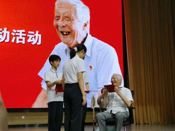 点金股 “我们都是叶连平”